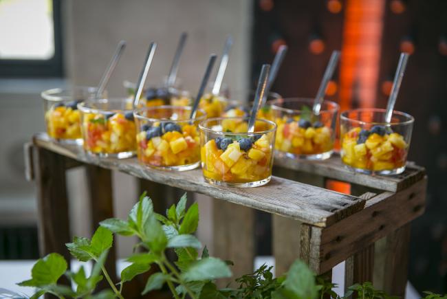 Catering Buffet mit Obstsalat im Restaurant Gourmetfabrik Schwerin