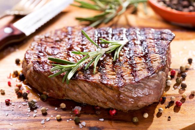 Gegrilltes Fleisch mit Rosmarin im Restaurant Gourmetfabrik Schwerin